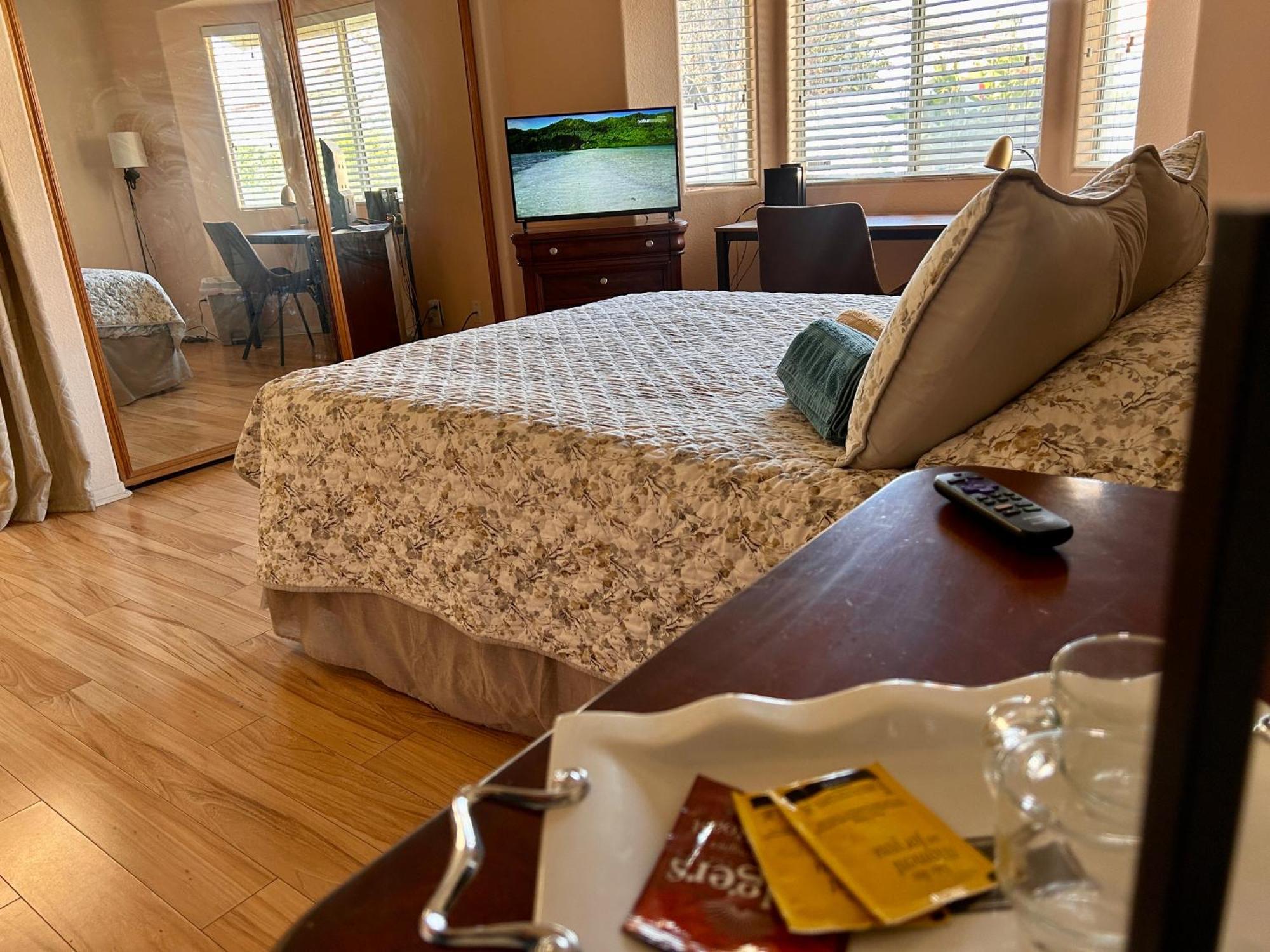 Golden Saddle Suite With Tv And Private Bathroom Hemet Buitenkant foto